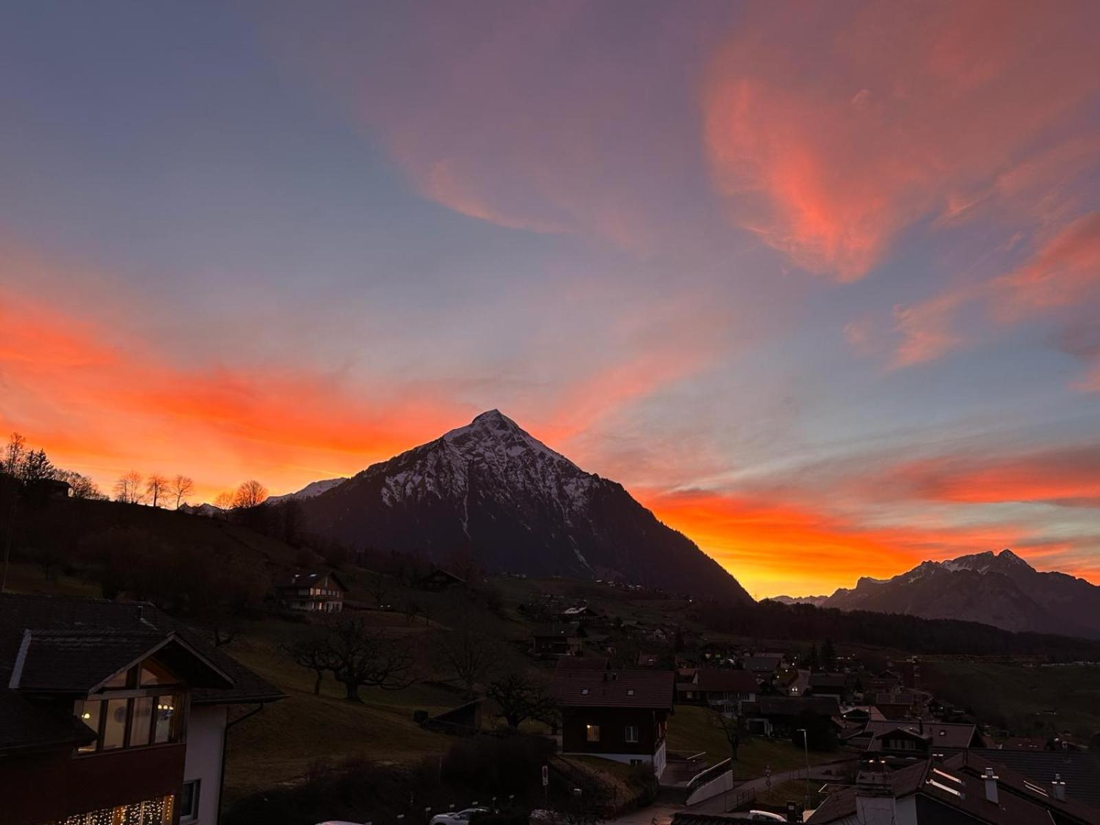 Eva'S Seeblick Krattigen Bagian luar foto