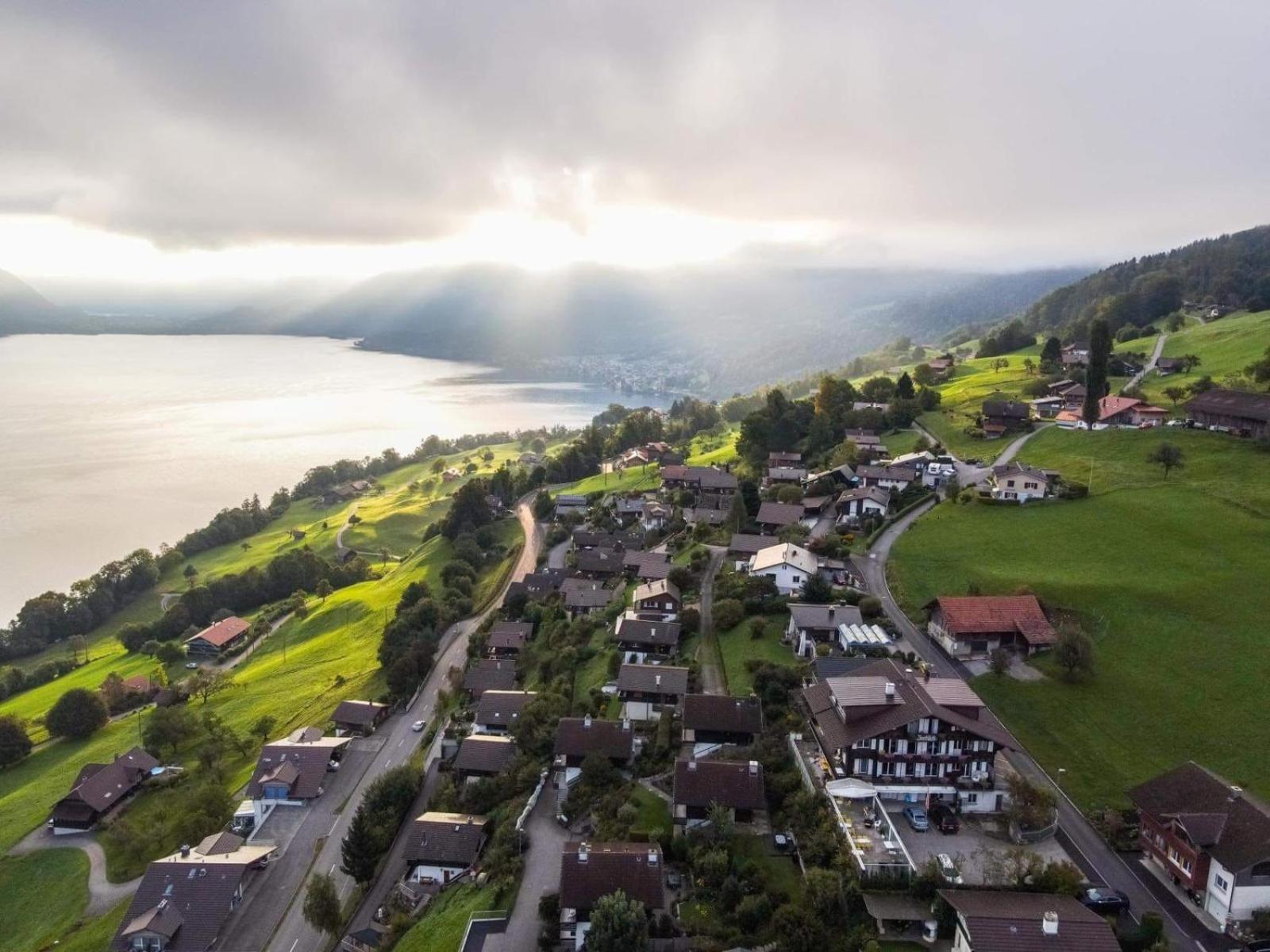 Eva'S Seeblick Krattigen Bagian luar foto