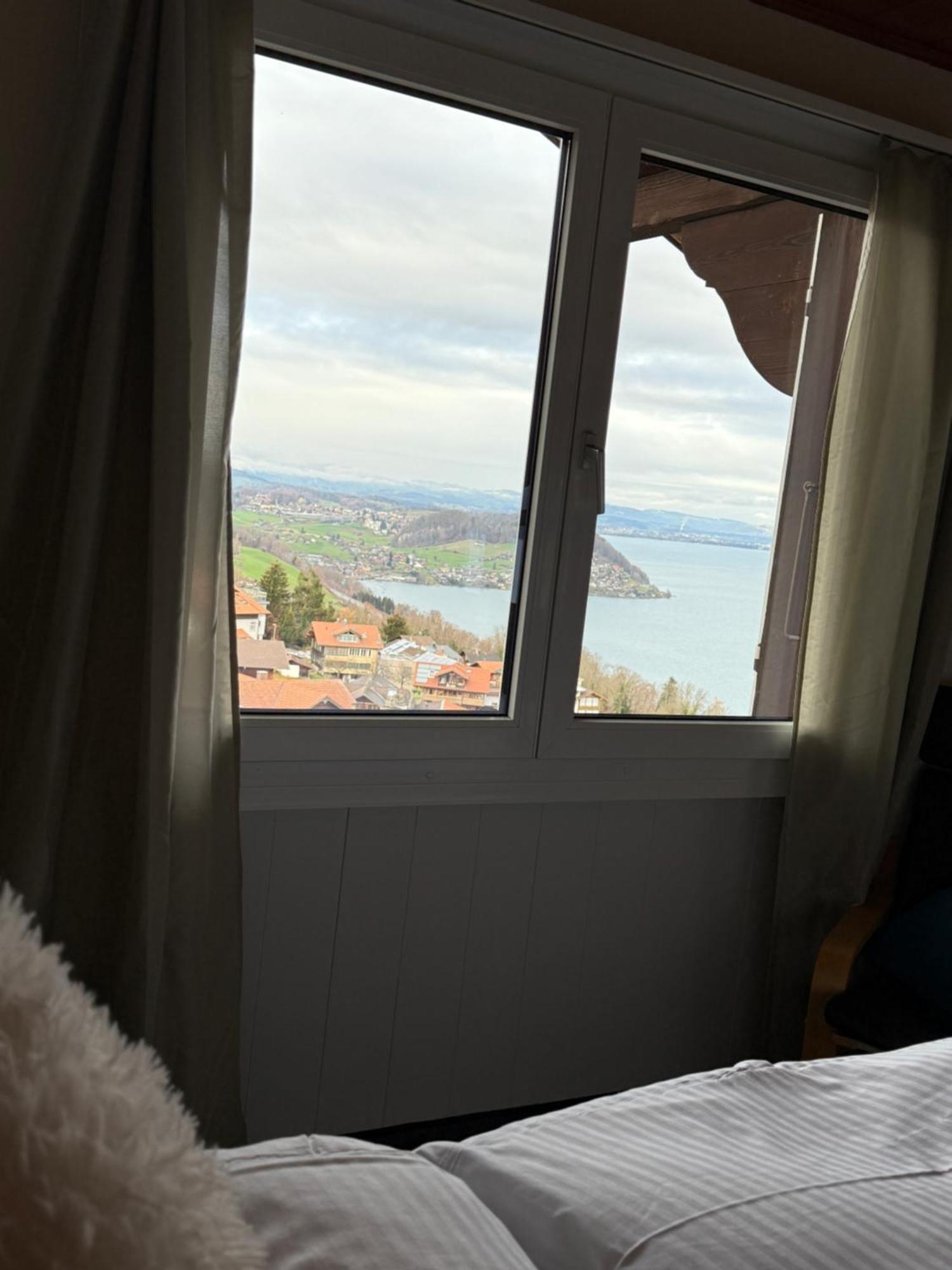 Eva'S Seeblick Krattigen Ruang foto