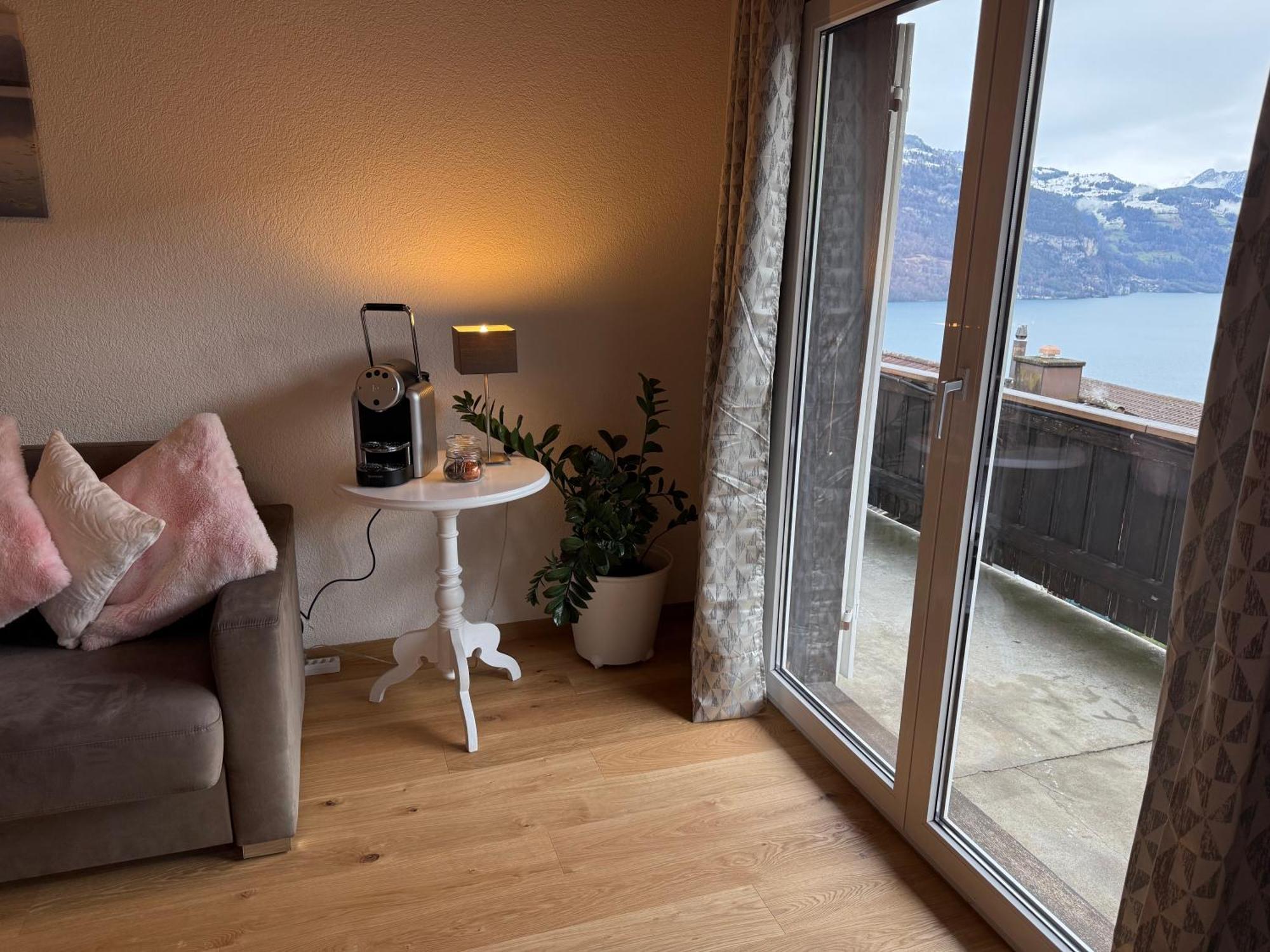 Eva'S Seeblick Krattigen Ruang foto